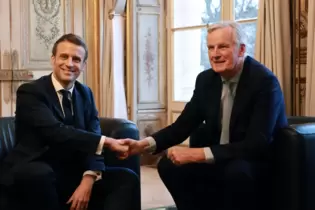 Macron (links) will, dass Barnier Frankreich regiert.