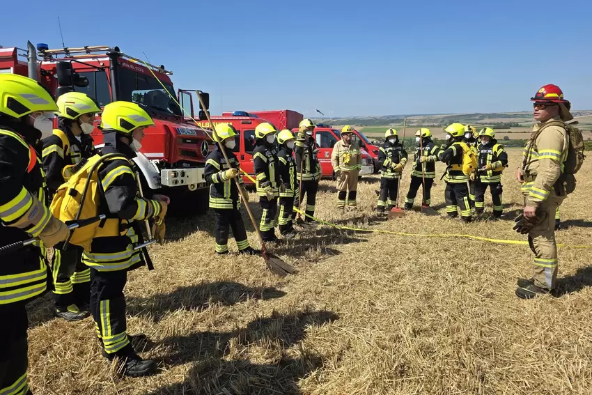 Mitglieder verschiedener Feuerwehren aus der VG Göllheim beteiligten sich an der außergewöhnlichen Übung.