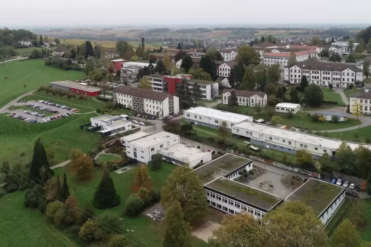 Blick auf das Pfalzklinikum. 