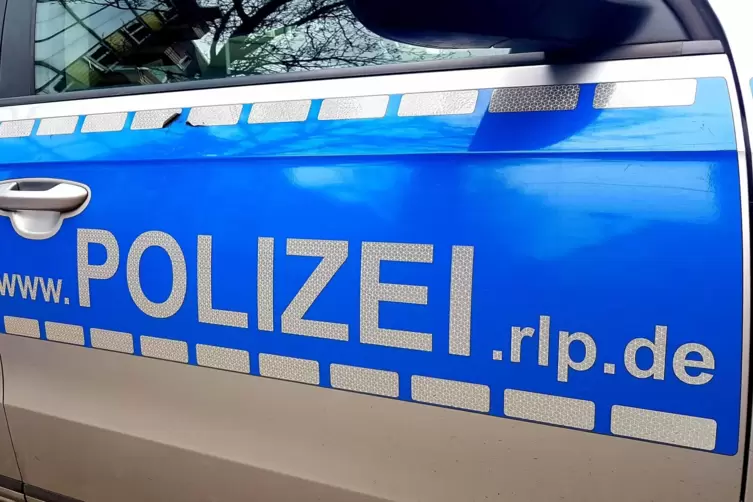 Die Polizei sucht Zeugen des Vorfalls.