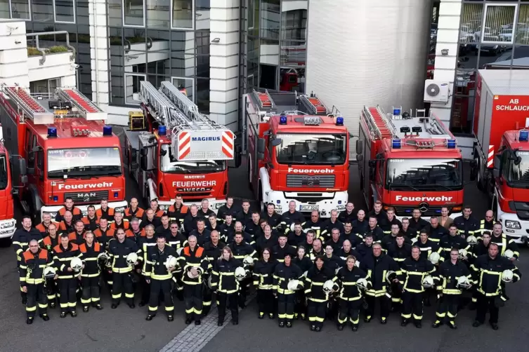 Ein starke Truppe: Die Freiwillige Feuerwehr Pirmasens. Beim Tag der offenen Tür am 7. September 2024 können Besucher die Arbeit