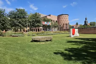 Auf dem Platz vor dem Pfalztheater könnte bald die Lauter plätschern.