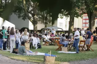 Der Start einer Tradition? Erstmals hat ein Picknick im Park das Herbstfest eröffnet.