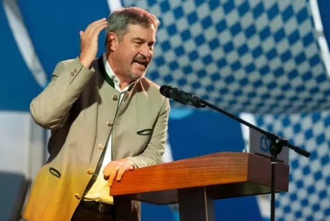 Markus Söder, Ministerpräsident von Bayern, stand in dieser Woche beim politischen Frühschoppen Gillamoos in Abensberg auf der B