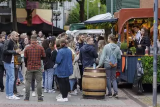 An stark besuchten Orten, wie hier dem diesjährigen Altstadtfest, erwägt die Stadt aktuell keine Messerverbotszonen. Oft sei ein