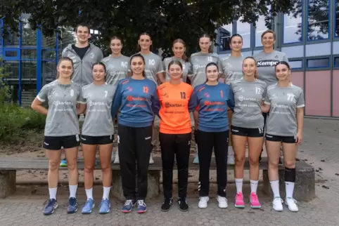 Mit dieser Truppe gehen die Frauen der SG SV 64/VT Zweibrücken in die neue Oberliga-Saison im Saarland: (vorne von links) Vera J