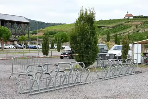 Die Fahrradständer im bewachten Bereich. 