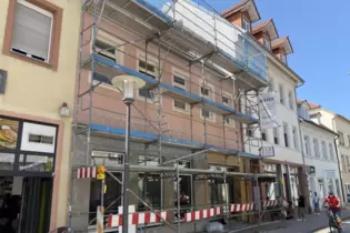 Noch Baustelle: das ehemalige Stoffhaus in der Wormser Straße Mitte August.