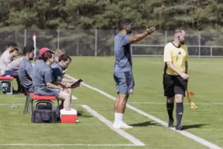 Gegen Wehen Wiesbaden peilt er mit seinem Team den nächsten Sieg an: FCK-U17-Trainer Maurizio De Vico.