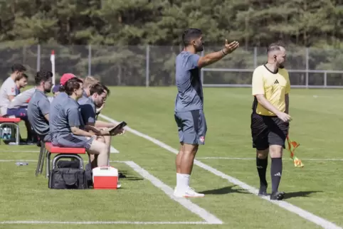 Gegen Wehen Wiesbaden peilt er mit seinem Team den nächsten Sieg an: FCK-U17-Trainer Maurizio De Vico. 