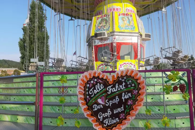 Ebenfalls ein Klassiker auf dem Wurstmarkt: das Kettenkarussell „Super Wellenflug“