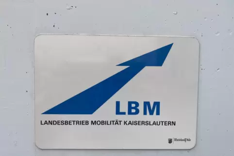 Der LBM kündigt eine Straßensperrung an. 