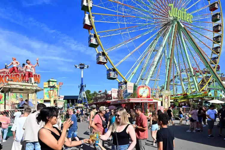 Das Wetter war gut, die Stimmung noch besser: Das erste Wurstmarkt-Wochenende 2024. 