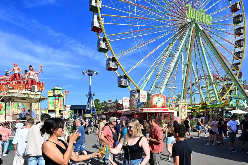 Das Wetter war gut, die Stimmung noch besser: Das erste Wurstmarkt-Wochenende 2024.