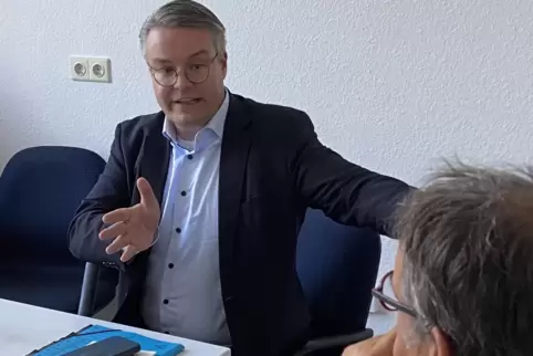 Staatsminister Tobias Lindner beim Gespräch in der Lokalredaktion. 