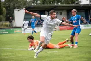 Florian Simon nach seinem Tor zum 1:0.