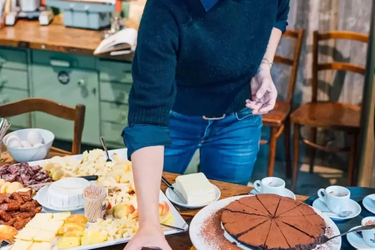 Lisa Hinterholzer in ihrer Kaffeerösterei