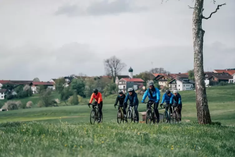 Gruppe von Gravelbikern in Oberbayern