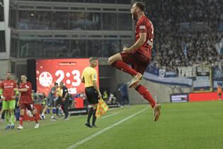 Die Partie in Hannover ist das erste Pflichtspiel seit dem spektakulären 3:4 gegen Hertha (im Bild Boris Tomiak nach dem 3:3).