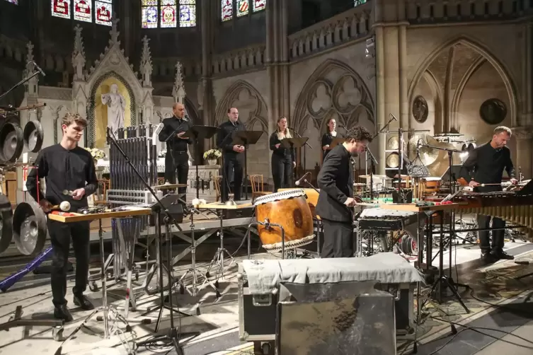  Quartett des NDR-Vokalensembles und Elbtonal Percussion in der Speyerer Gedächtniskirche. 