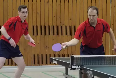 Gesprengtes Erfolgsduo: Während Thorsten Mootz (rechts) weiter für den TTC Brücken II an der Platte steht, hat Björn Miedzinski 