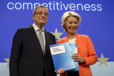 Mario Draghi und Ursula von der Leyen stellten den Bericht zur Wettbewerbsfähigkeit der EU in Brüssel vor.