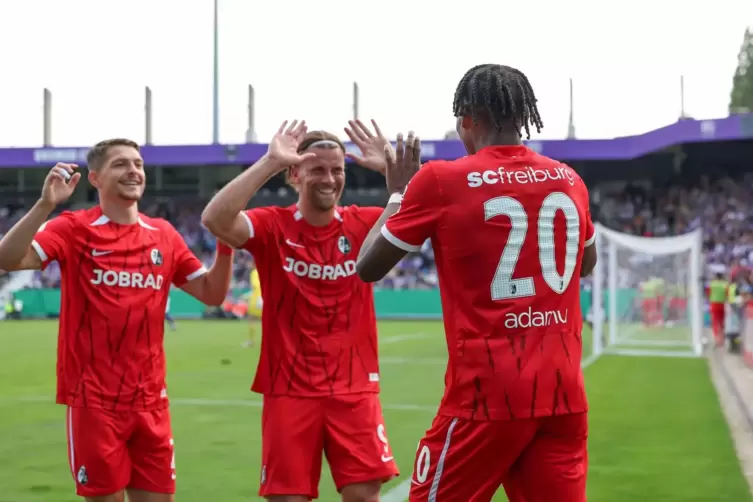 Florent Muslija (l), Lucas Höler (M) und Junior Adamu (r)