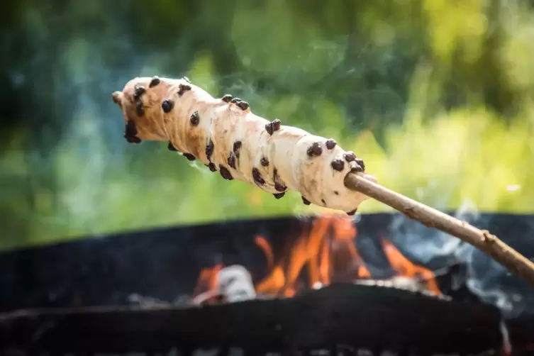 Süßes Stockbrot mit Schokolade