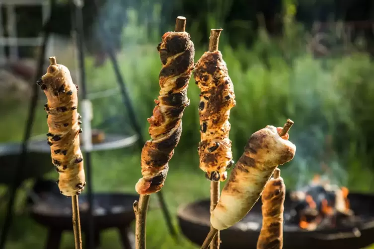 Verschiedene Stockbrot-Variationen