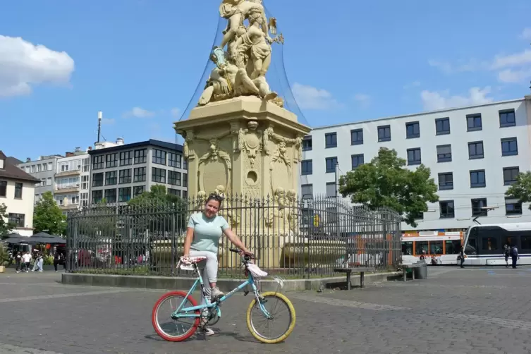 Carolin Bleisteiner hat mehr als 30 Klappräder bei sich zu Hause in Mannheim stehen. 