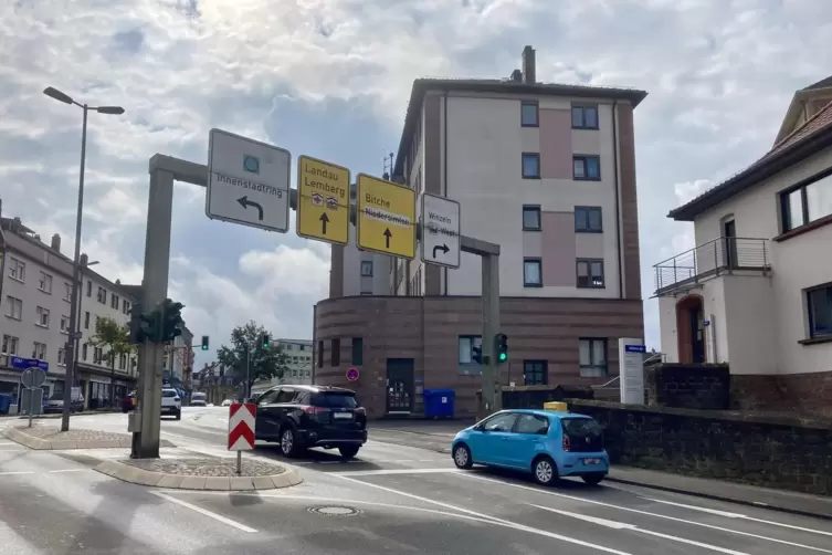 Die Schilderbrücke über die Schäferstraße kann nicht mehr repariert werden. 