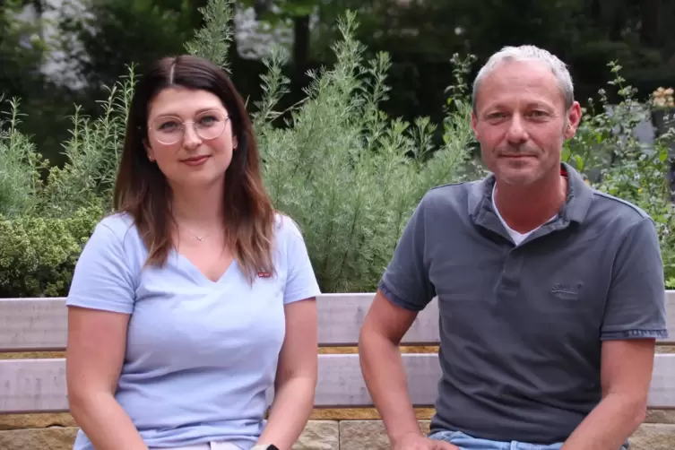 Carolin Defland und Jörg Gaißer von der Ökumenischen Sozialstation in Grünstadt.