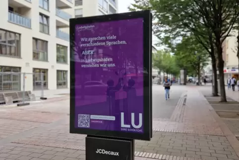 Citylight-Plakat in der Ludwigshafener Innenstadt. 