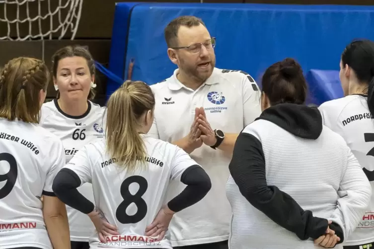 HR-Trainer Daniel Griebe ist gespannt, wie seine Frauen ohne echte Vorbereitung in die Saison starten. 