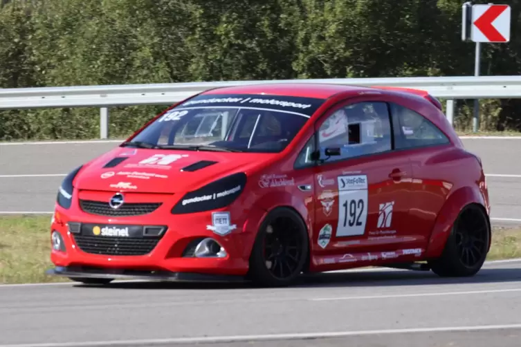 René Gundacker in seinen Opel OPC. Corsa