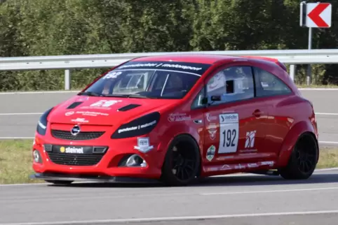 René Gundacker in seinen Opel OPC. Corsa