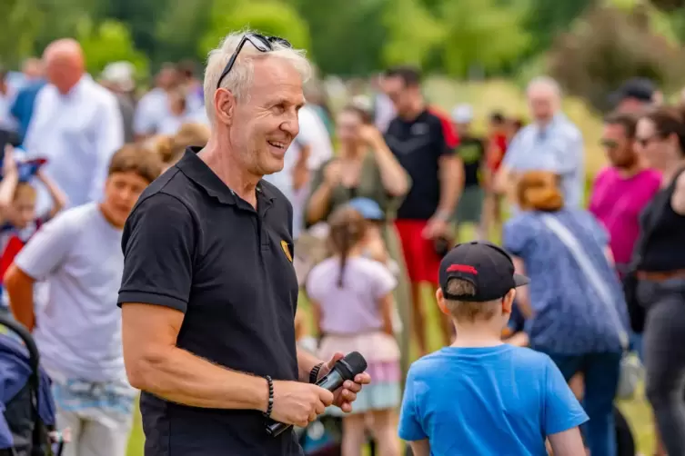 „Es gibt immer wieder Dinge, die einen zu Tränen rühren“, sagt Thomas Höchst. Diese Dinge passieren während seiner Charity-Aktio