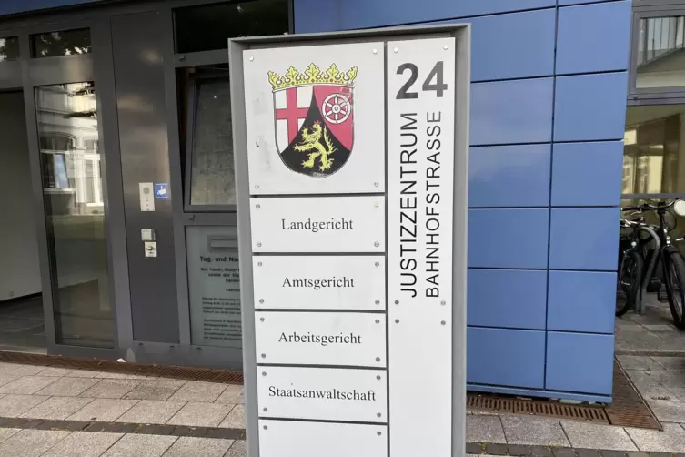 Der Beschuldigte musste sich vorm Landgericht Kaiserslautern verantworten. 