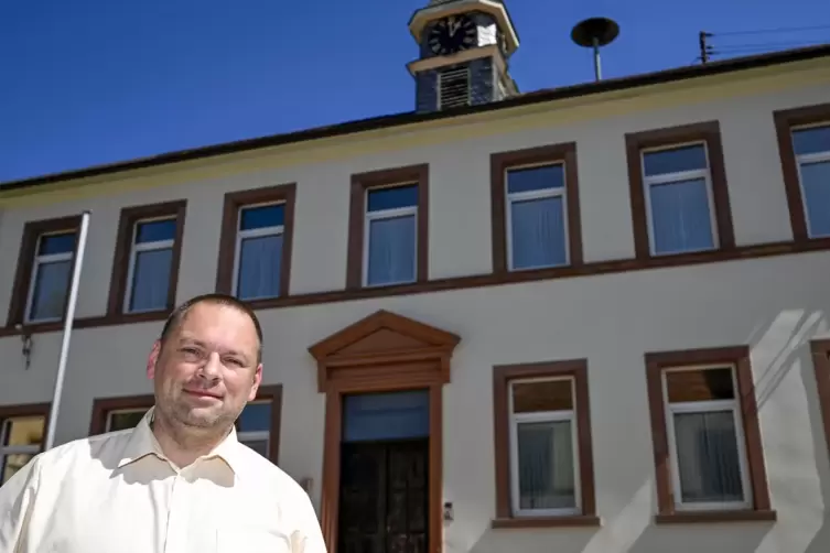 Eine neue Aufgabe gesucht – und gefunden: Markus Wilhelm vor dem Heimatmuseum Heuchelheim.