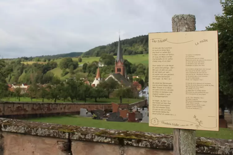 Poesie, pittoreske Aussichten inbegriffen: der Dichterweg führt vorbei am alten Friedhof .