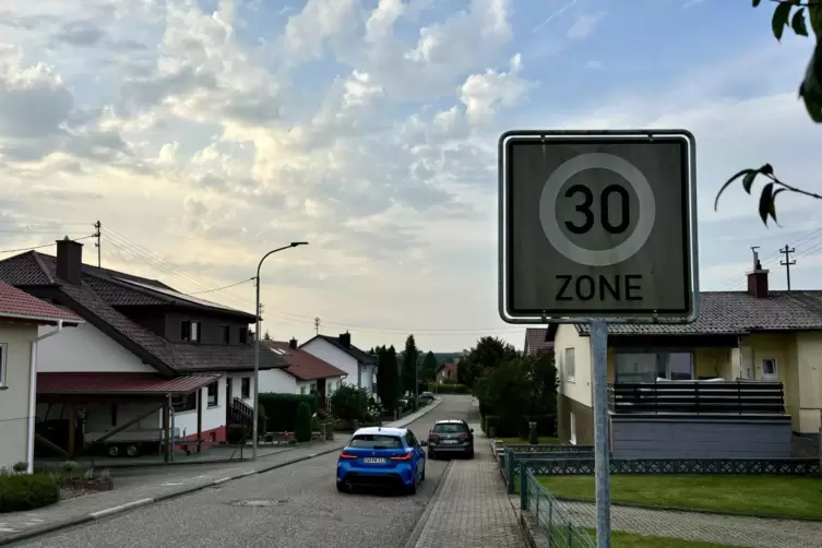 Spätestens ab Jahresende gilt in allen Reifenberger Seitenstraßen Tempo 30.