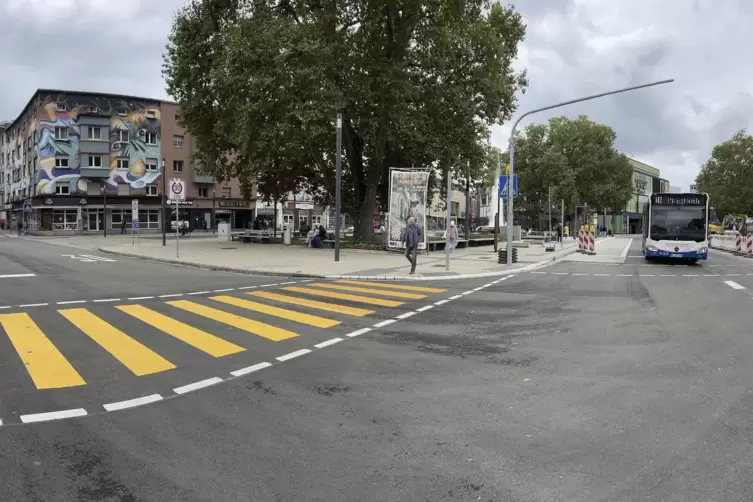 Ein Teilstück der Burgstraße ist erneuert worden. Die Zufahrt zum Altenhof ist wieder frei.