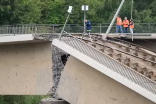 Carolabrücke in Dresden eingestürzt