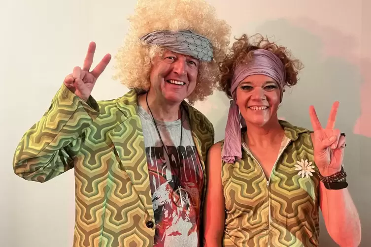 „Don’t worry – be Hippie!“, raten die Textchauffeure Bodo Redner und Kerstin Bachtler.