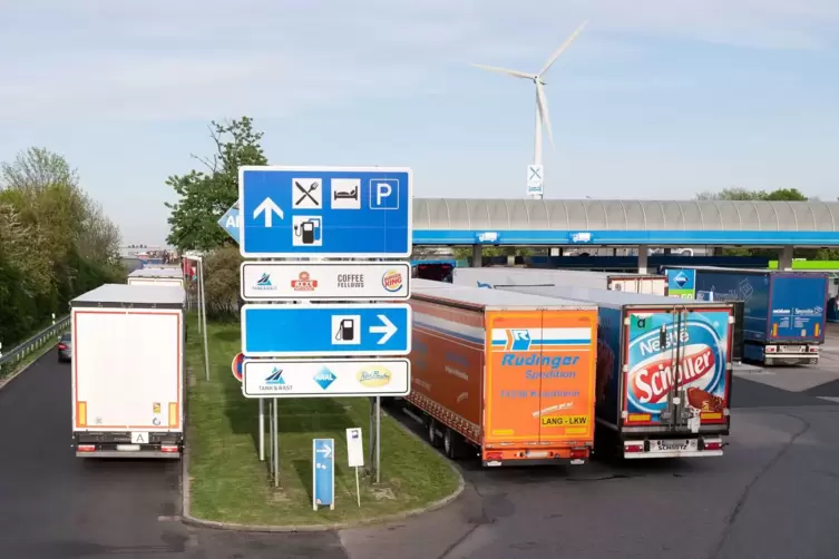 Lkw-Parkplätze auf Autobahn