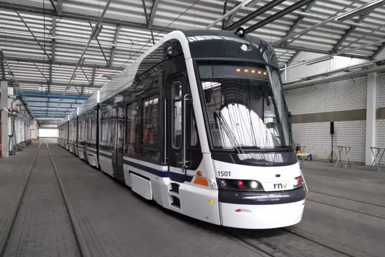 Stattliche Ausmaße: Die neuen Bahnen sind 30, 40 oder sogar 60 Meter lang und haben einen durchgängigen Innenraum. 