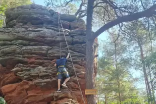 Die Füße sind besonders wichtig – damit der Kletterer einen stabilen Stand am Felsen hat.