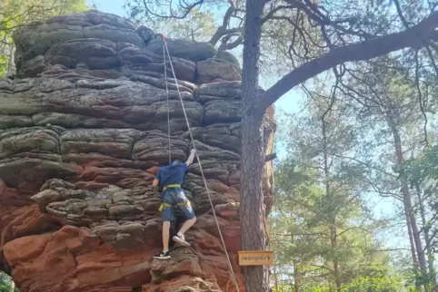 Die Füße sind besonders wichtig – damit der Kletterer einen stabilen Stand am Felsen hat. 