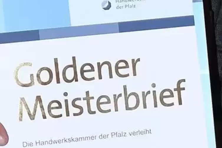 Die Handwerkskammer ehrt langjährige Mitglieder.