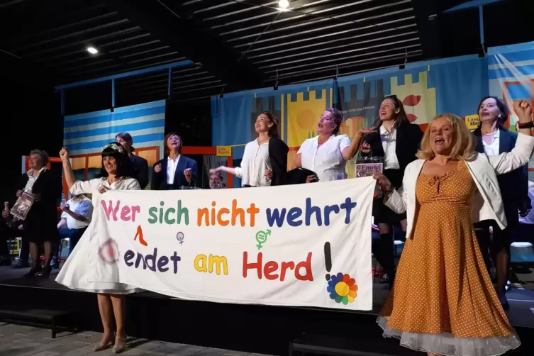 Im Göllheimer Kulturkarree feierte „Alles klar, Kathi?“ der Göllheimer Theatergruppe seine Vorpremiere. 